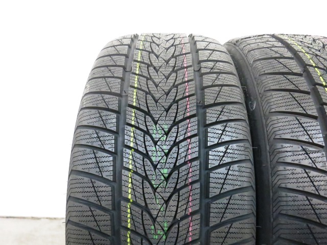 Vorschau: 2 x Neureifen Winterreifen Tristar SNOWPOWER UHP W225/35R19 88V E, C, 72dB XL